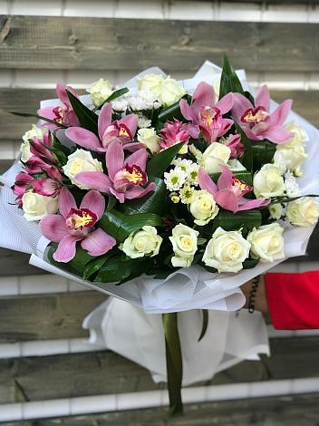 Букет цветов из: Розы и Хризантемы в Гарболово