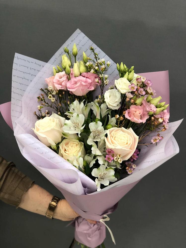 Букет цветов из: Альстромерии, Розы и Лизиантусы в Гарболово