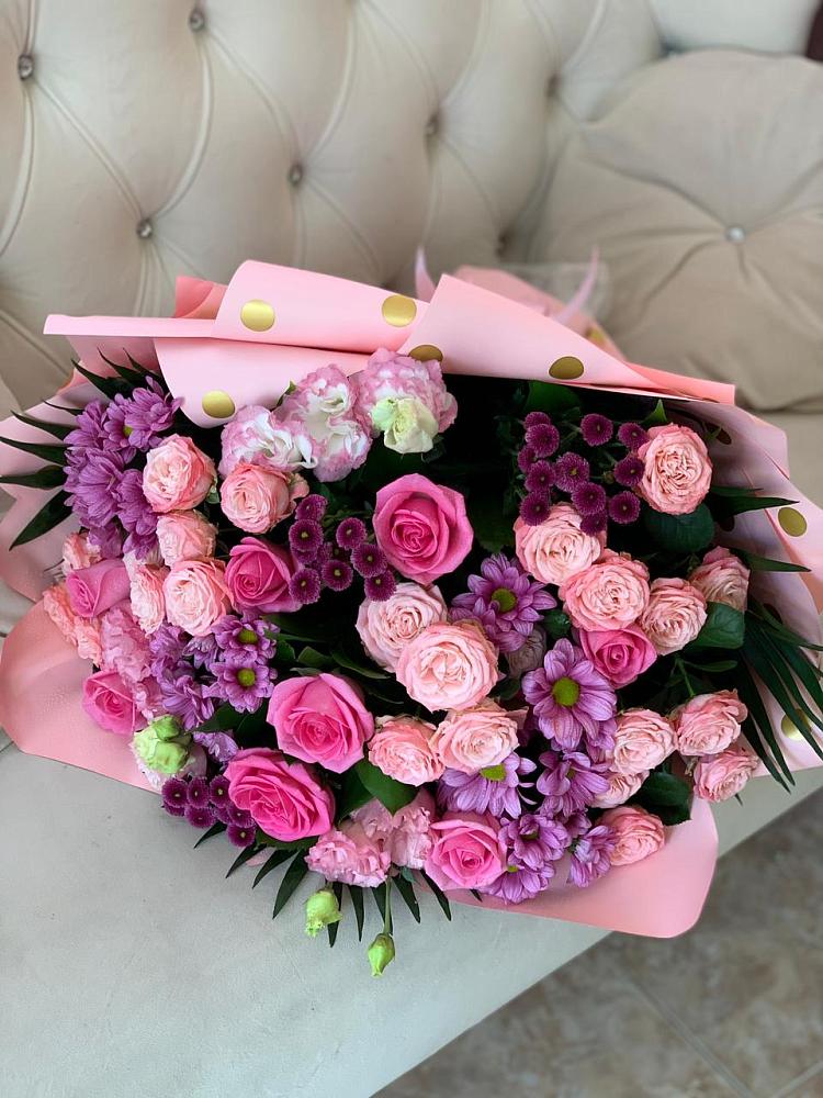 Букет цветов из: Хризантемы, Розы и Лизиантусы в Гарболово