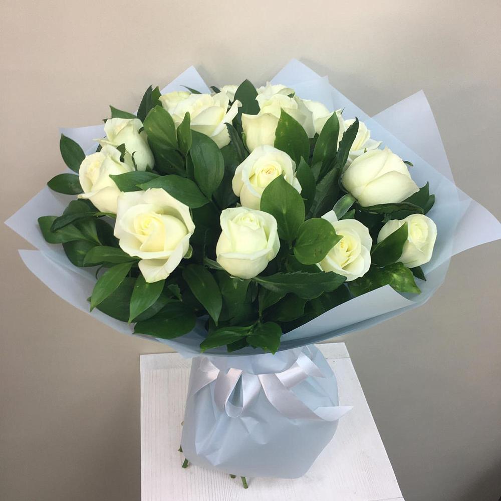 Букет 15 Белых роз Проуд в Гарболово