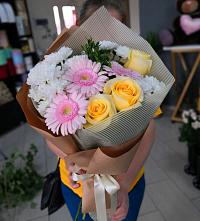 Букет цветов из:  Герберы, Розы и Хризантемы в Гарболово