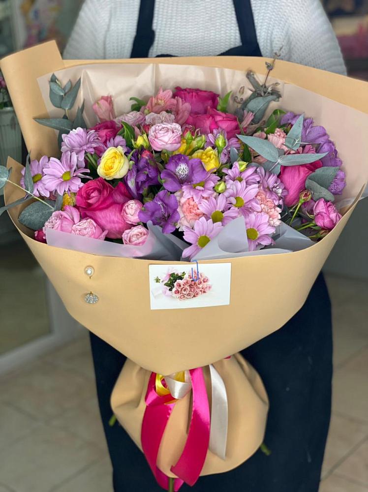 Букет цветов из: Хризантемы, Гвоздики и Альстромерии в Гарболово