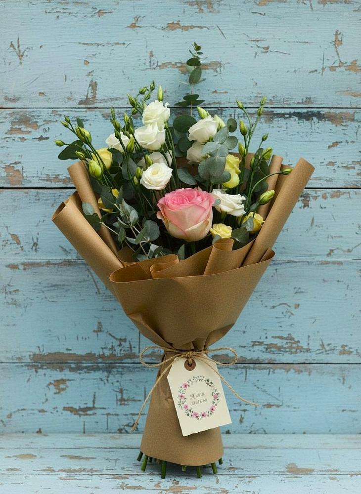 Букет цветов из: Розы и Лизиантусы в Гарболово