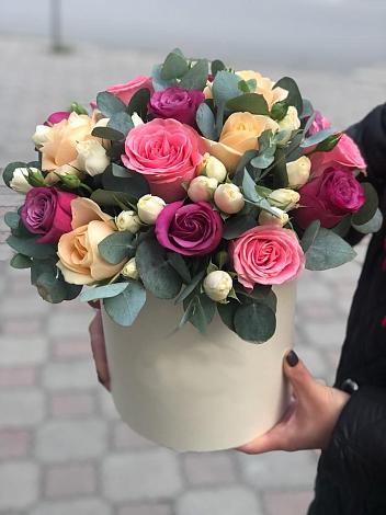 Цветочная композиция из Розы в шляпной коробке в Гарболово
