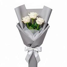 Букет 3 белые розы в Гарболово
