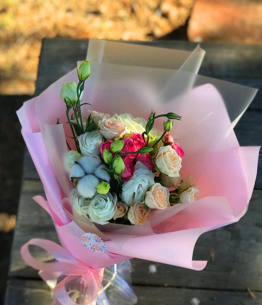 Букет цветов из: Розы и Лизиантусы в Гарболово