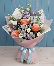 Букет цветов из:  Лизиантусы, Розы, Альстромерии и Гипсофила в Гарболово