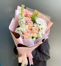 Букет цветов из:  Хризантемы и Розы в Гарболово