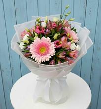 Букет цветов из:  Герберы, Альстромерии и Лизиантусы в Гарболово