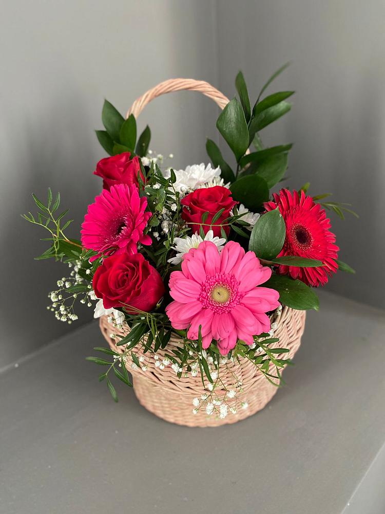 Цветочная композиция из Розы, Хризантемы и Герберы в корзине в Гарболово