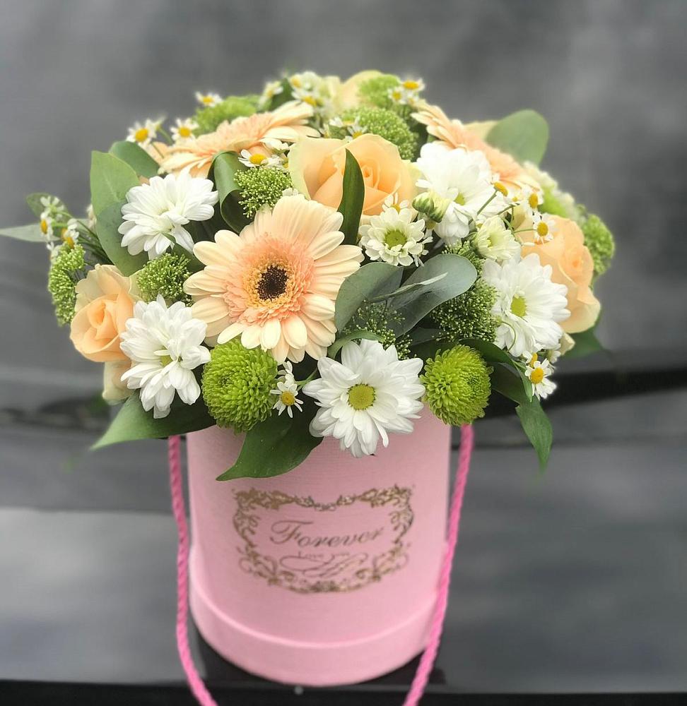 Цветочная композиция из Розы, Герберы и Хризантемы в шляпной коробке в Гарболово