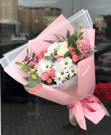Букет цветов из: Розы, Лизиантусы и Хризантемы в Гарболово