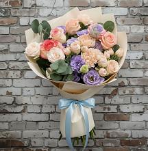 Букет цветов из:  Розы, Лизиантусы и Гвоздики в Гарболово